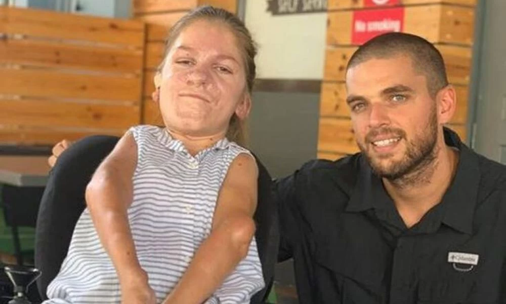 Στην ψηλότερη κορυφή της Ελλάδας με την Ελευθερία στην πλάτη του